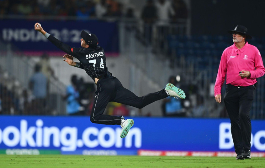 world-cup-2023-nz-vs-afg-mitchell-santner-one-handed-catch-of-hashmatullah-shahidi-watch-viral-video.jpg
