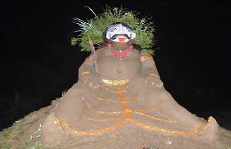 Dussehra 2023 : दशहरे पर मिट्टी से बने रावण के पुलते का करते हैं वध