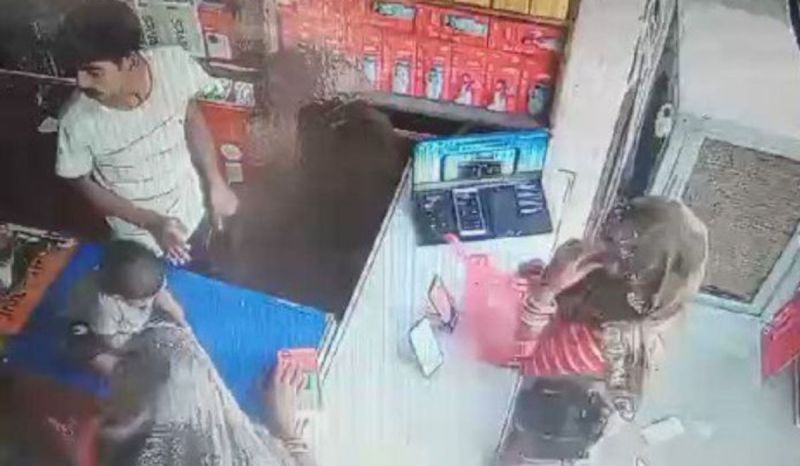 mobile blown away from shop in the blink of an eye watch video