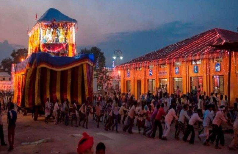 Bastar Dussehra 2023 : फूल रथ की पांचवीं परिक्रमा हुई पूरी, श्रद्धालुओं ने खींचा रथ