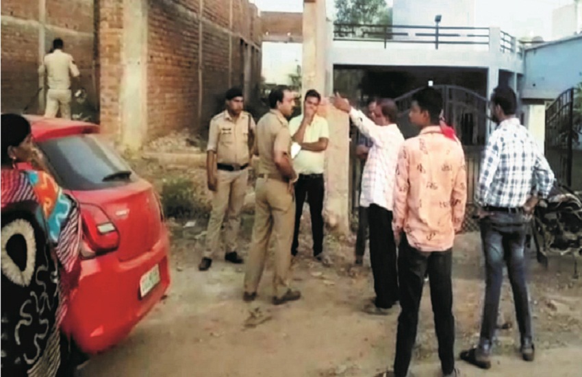 2 lakh stolen from trunk of scooter parked outside house Janjgir