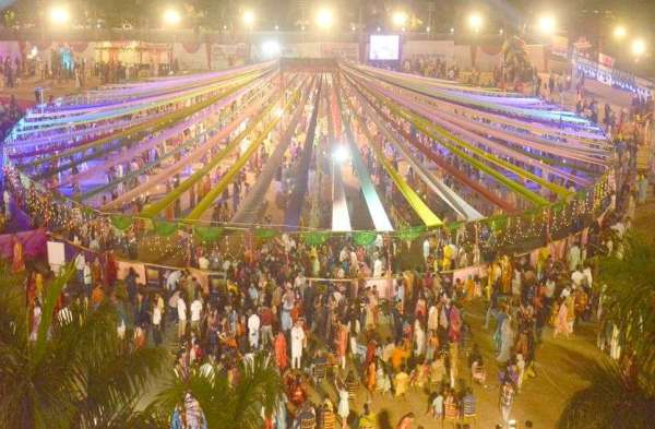 केसरिया रंग तने लाग्यो ना गरबा...