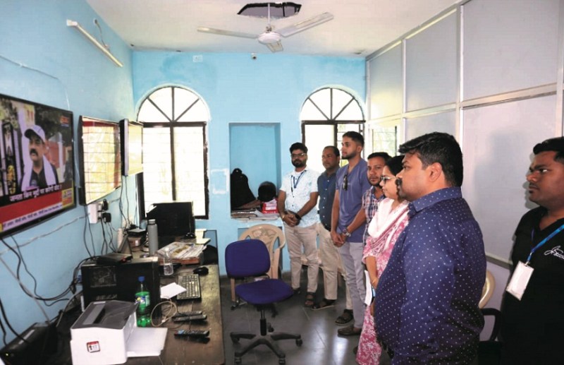 Checking of every vehicle entering and leaving the barrier Koria