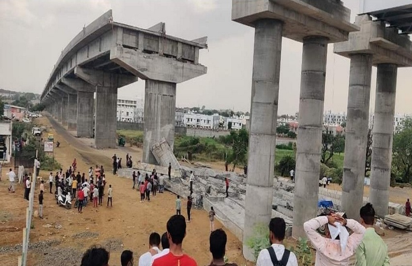 पालनपुर : निर्माणाधीन फ्लाई ओवर ब्रिज का एक भाग धराशायी, दो लोगों की मौत