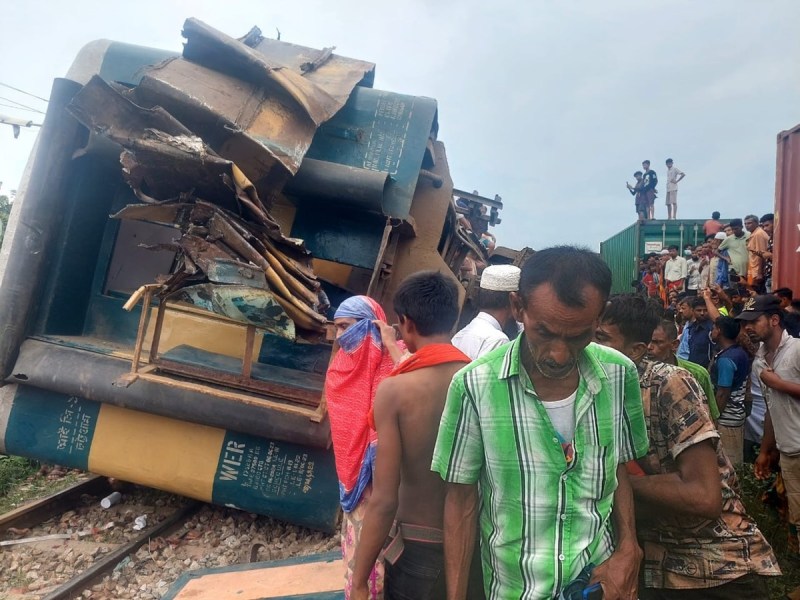 trains_accident_in_bangladesh.jpg