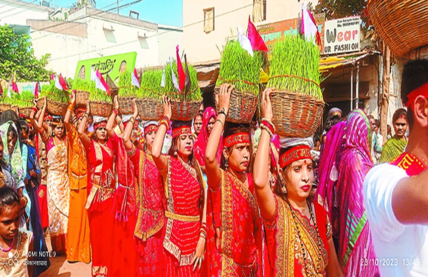 दुर्गा प्रतिमा विसर्जन के लिए उमड़ा जनसैलाब, जसगीतों पर खूब झूपे भक्त