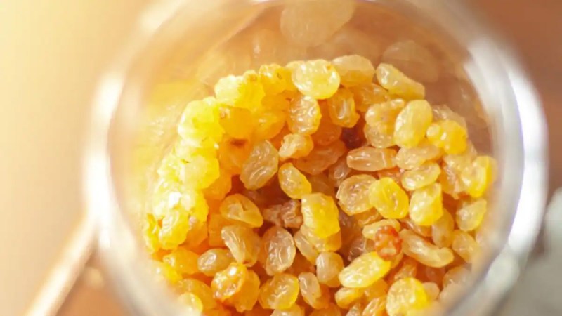 Benefits of Soaked Raisins