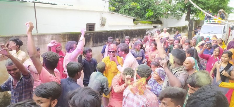 डीजे की धुन पर झूमे श्रद्धालु