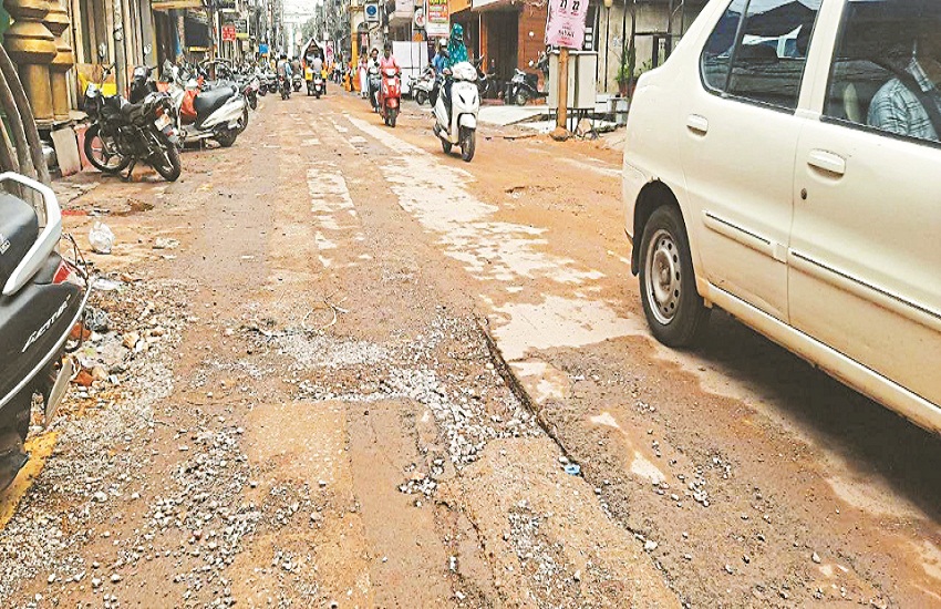 पुरानी बस्ती में धूल, पेयजल की समस्या से रहवासी हलाकान