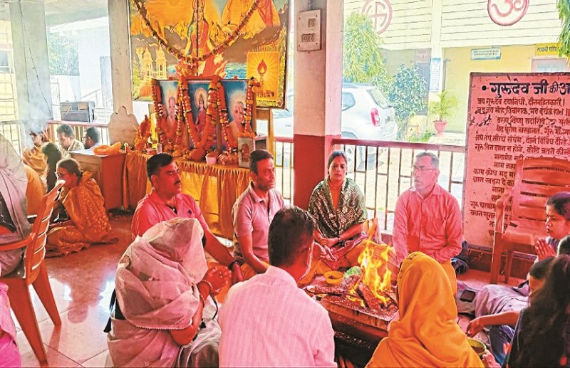 सिद्धिदात्रि स्वरूपा का स्वर्ण मुकुट अभिषेक, महाआरती फिर ज्योति जंवारों की धूम