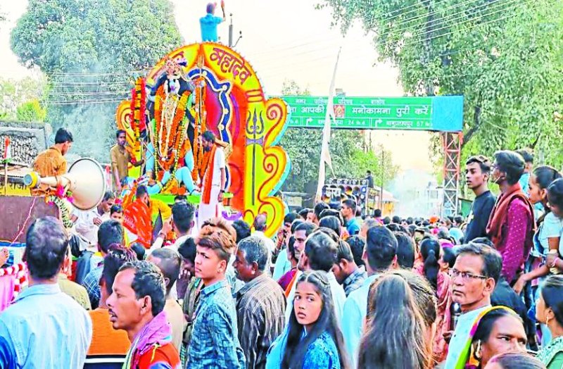 देवी प्रतिमाओं की सामूहिक विसर्जन यात्रा