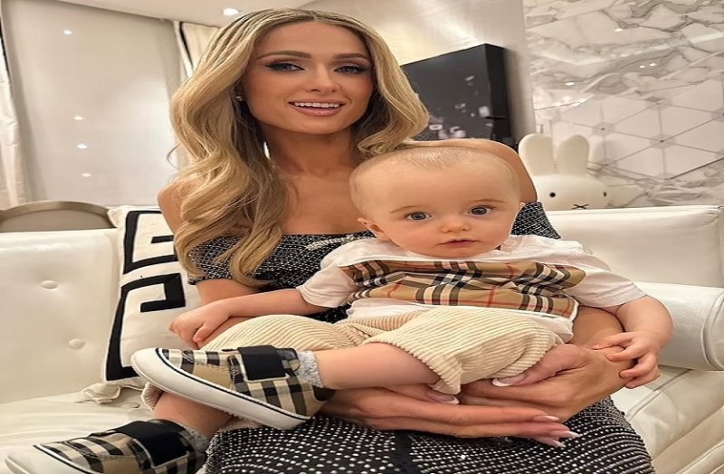 फैशन डिजाइनर पेरिस हिल्टन के आठ महीने के बच्चे को सिर्फ इसलिए ट्रोलिंग का शिकार होना पड़ रहा है, क्योंकि उसके सिर का आकार बड़ा है।