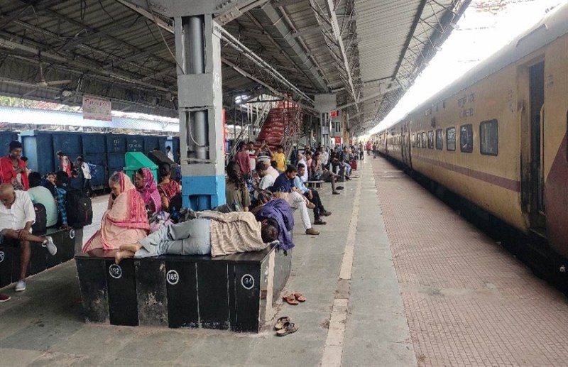 रेलवे स्टेशन के स्टालों व कार्यालयों में लगा प्री-पेड स्मार्ट मीटर