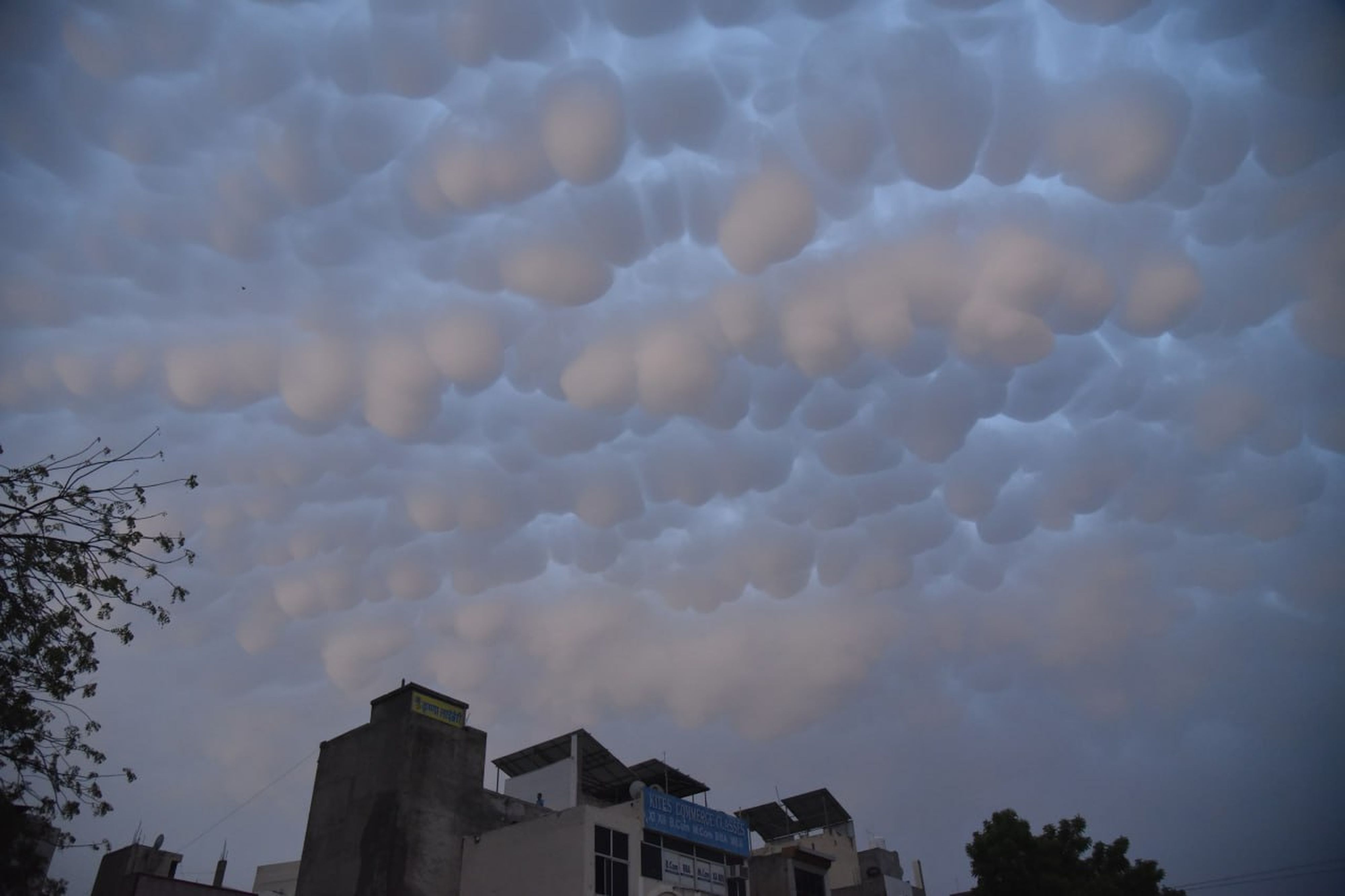 Weather: मौसम बदलेगा, आज फिर आएंगे बादल