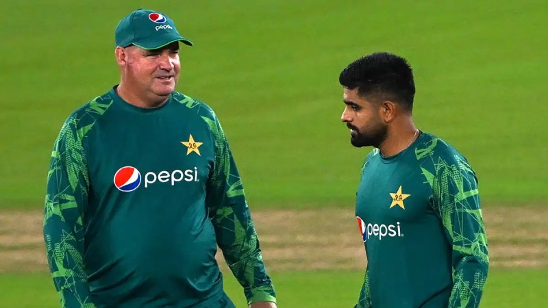 babar-azam-and-mickey-arthur.jpg