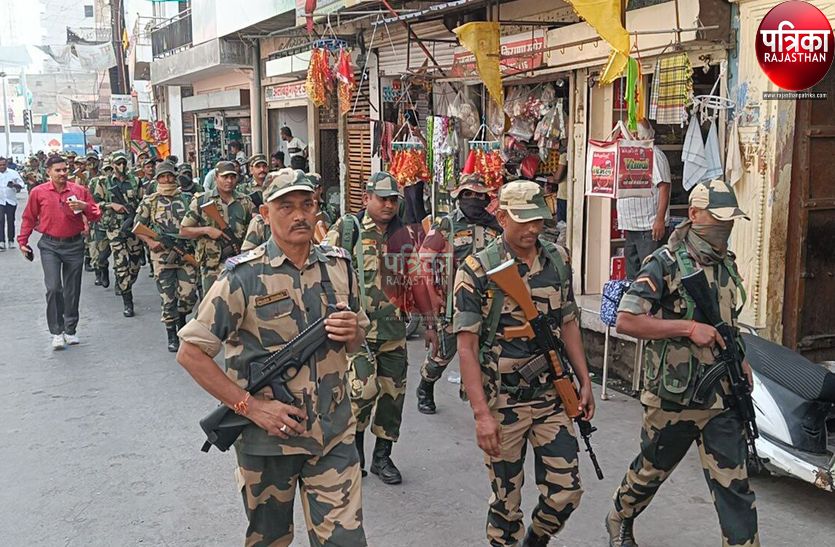 Flag march : निष्पक्ष व भय मुक्त चुनाव को लेकर निकाला गया फ्लैग मार्च