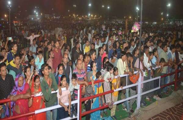 शरद पूर्णिमा की धवल चांदनी में बही भजन सरिता