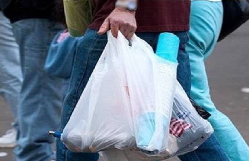 प्लास्टिक मुक्त नहीं हो पाया शहर, बाजार में बिक रहे डिस्पोजल व चम्मच