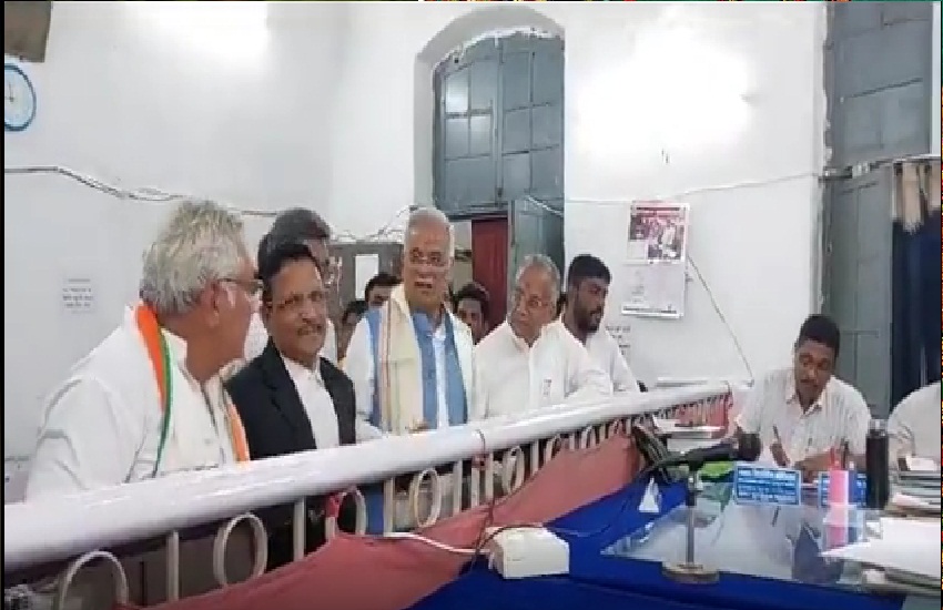 CG Election 2023: CM भूपेश बघेल ने पाटन विधानसभा क्षेत्र से नामांकन किया दाखिल,
देखें VIDEO