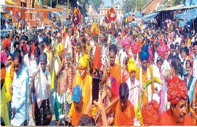 मांई दंतेश्वरी व माता मावली के छत्र और डोली को विदाई देने उमड़े शहरवासी