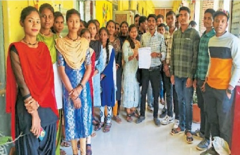 CG News: राशन भत्ता नहीं मिलने से फीस के पैसों से चला रहे गुजारा