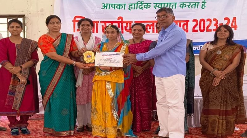 कला उत्सव में दिखाई प्रतिभा, यहां देखें विजेताओं की लिस्ट