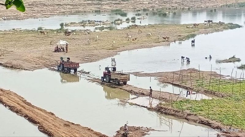 मांगरोल क्षेत्र में अवैध बजरी का खनन व परिवहन जोरों पर