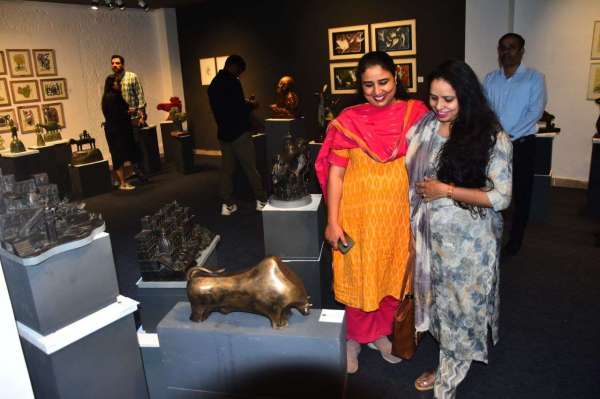 8 National Awardee Artists of Calcutta showcased 40 sculptures