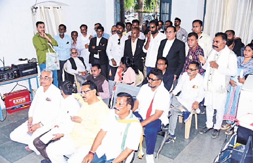 CG Election 2023: 8 निर्दलीय उम्मीदवारों ने लिया नाम वापस, अब जिले की 6 सीटों पर 108 प्रत्याशी...