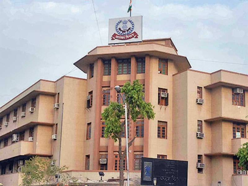 अहमदाबाद में आयकर का छापा 150 से अधिक अधिकारी जांच में शामिल