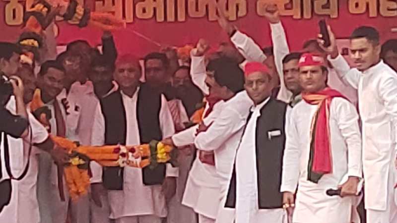 नाई सम्मेलन में अखिलेश यादव का नारा .....