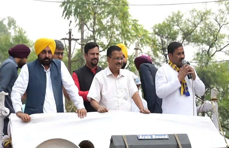 CG Election 2023: CM Kejriwal did a road show in Masturi, Bilaspur