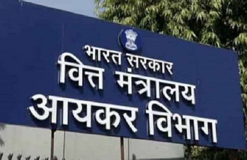 Income Tax raids 16 locations of real estate, explosives and CA