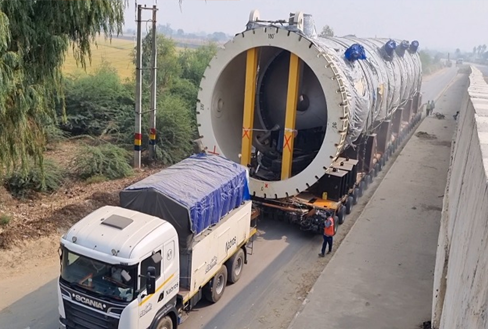 ये है बाहुबली ट्रक! 416 टायर और 39 मीटर लंबा, रोज चलता है महज इतने किमी | bahubali  truck Going Punjab From Gujrat 416 tyres And 39 meters Length | Patrika News