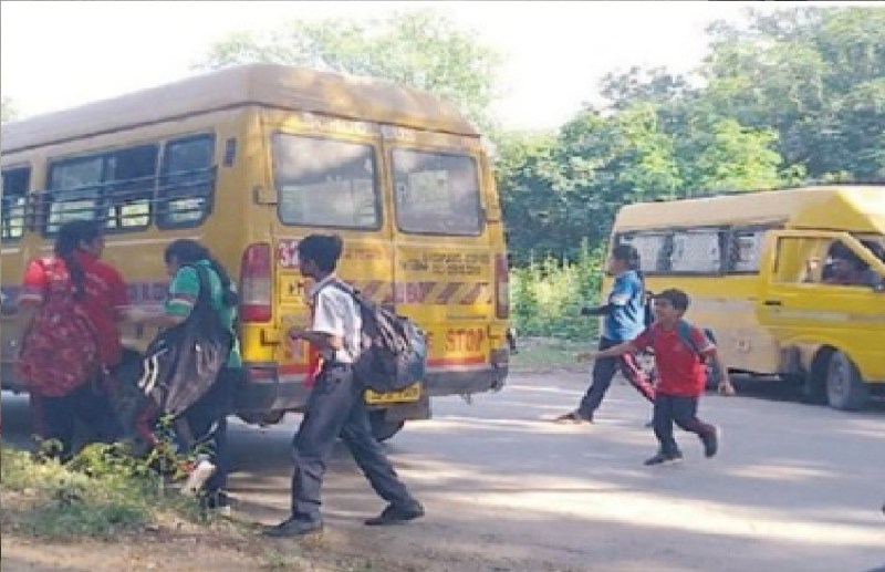 जिले में वैन व ऑटो में स्कूली बच्चे सवार, मापदंडों का नहीं हो रहा पालन