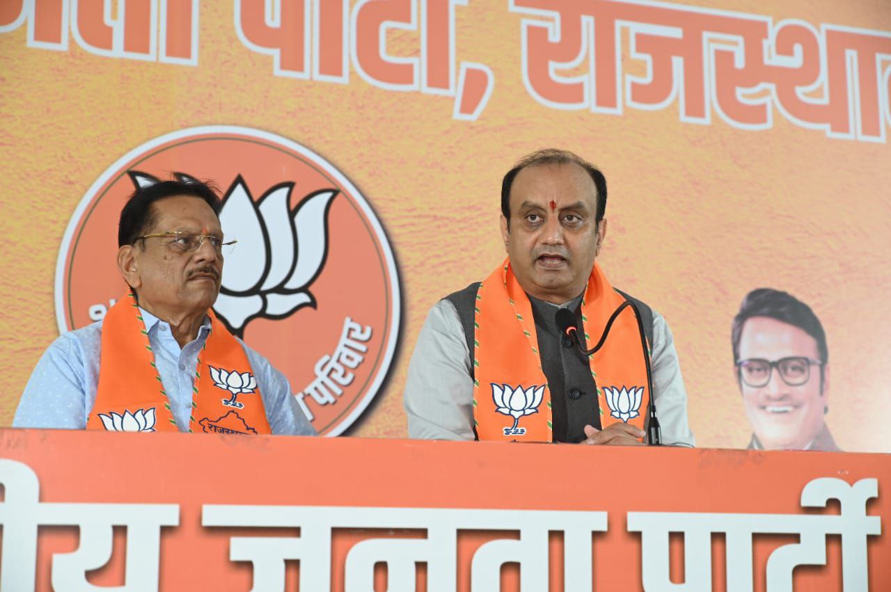 सरकार में घमासान और किताबों में महाराणा प्रताप से ज्यादा अकबर महान-सुधाशुं त्रिवेदी