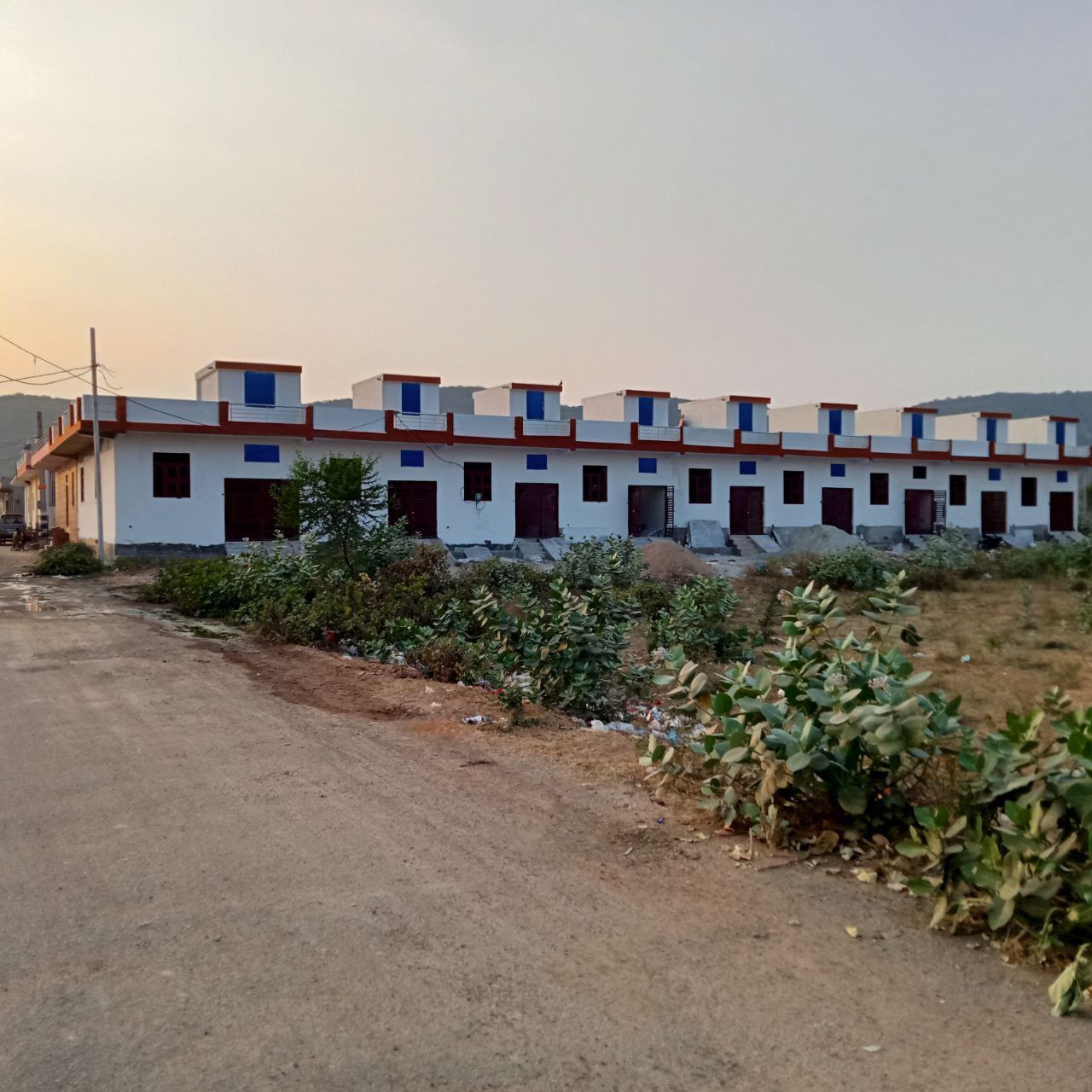 सुस्त निगरानी...सख्ती गायब, बन रहे अवैध विला...विकसित हो रहीं नई कॉलोनी