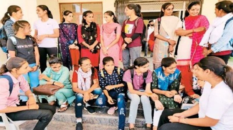 युवा बोले: सब वोट चाहते हैं, लेकिन रोजगार नहीं देना चाहते