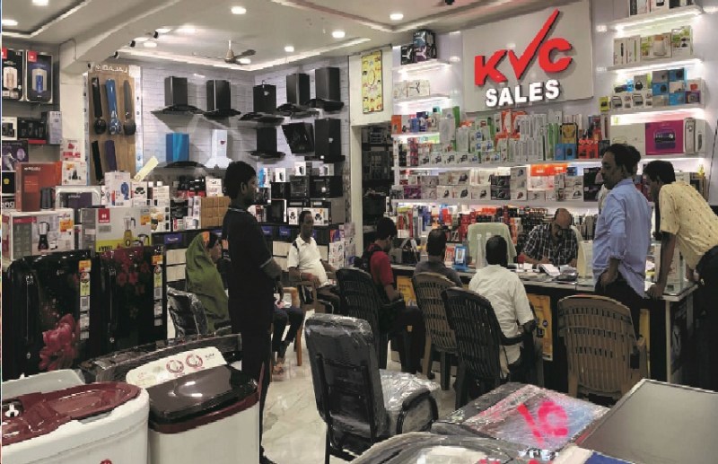 CG Festival 2023: पुष्य नक्षत्र पर धनतेरस-दिवाली से पहले बाजार हुआ गुलजार, दुकानों में दिखी रौनक