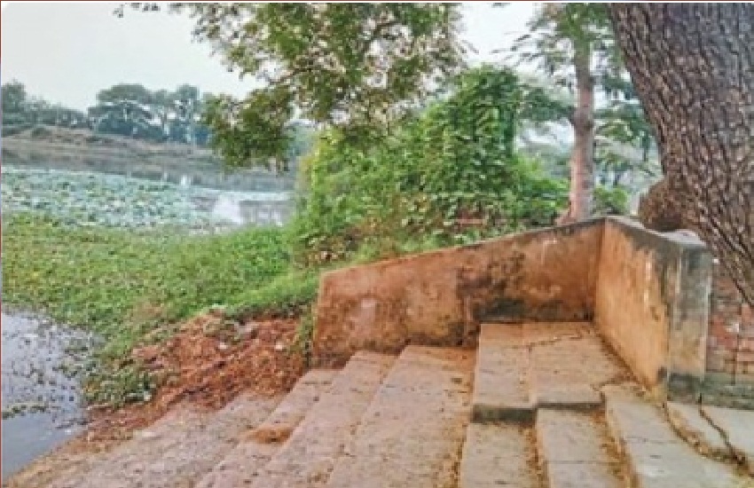 रिकॉर्ड में 200 हेक्टेयर सरकारी भूमि, पर विकास कराने जमीन नहीं