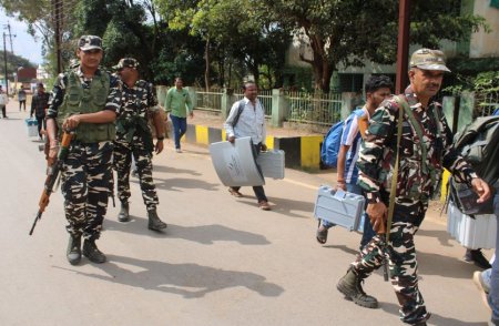 विधान सभा चुनाव में आज प्रत्याशियों के भाग्य का फैसला करेंगे मतदाता
