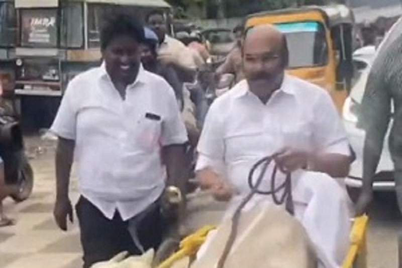 DMK सरकार के खिलाफ सडक़ पर बैलगाड़ी दौड़ाने लगे पूर्व मंत्री डी जयकुमार