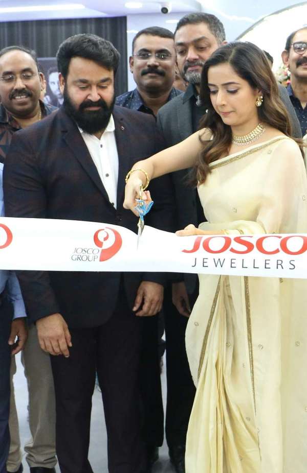 Actor Mohanlal and actress Anshika in Bengaluru