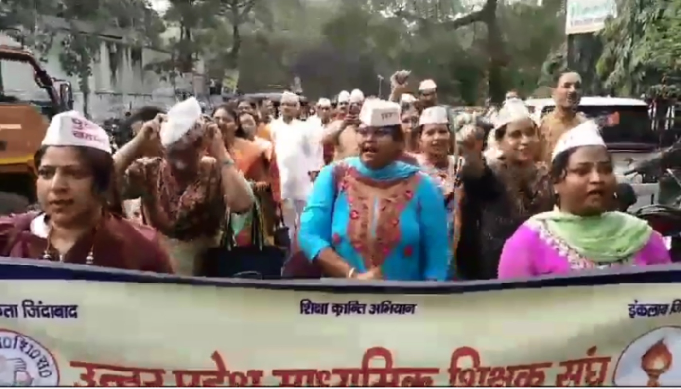 Video News: पुरानी पेंशन बहाली की मांग को लेकर मेरठ में गरजे शिक्षक, तीन सूत्रीय ज्ञापन सौंपा