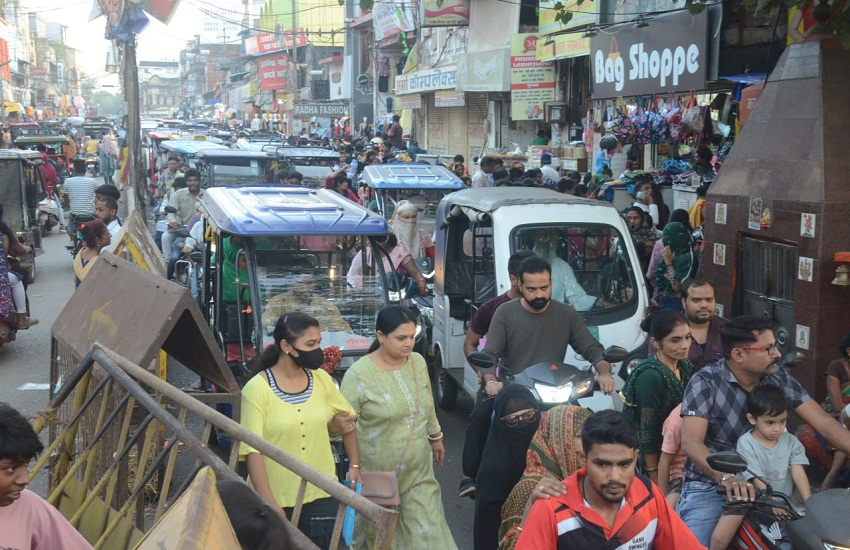 Crowded in the markets during Ravi Pushya Nakshatra Raipur