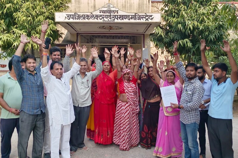 आबादी क्षेत्र में बिना एनओसी मोबाइल टॉवर लगाने का विरोध