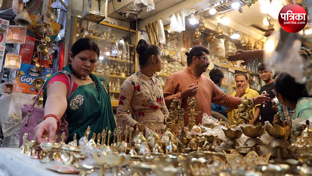 huge-salHuge Sale of Brass Items on Diwali and Dhanterase-of-brass-items-on-diwali-and-dhanteras-in-moradabad.jpg