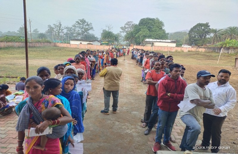  नक्सल प्रभावित क्षेत्र अबुझमाड़ में वोटिंग शुरू,
