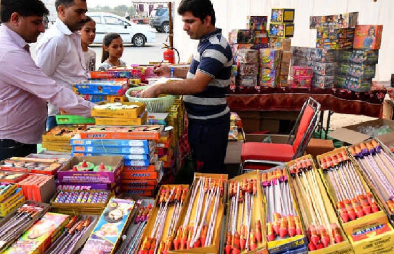 CG News: ग्रीन है या प्रतिबंधित पटाखा, जांचने की व्यवस्था ही नहीं