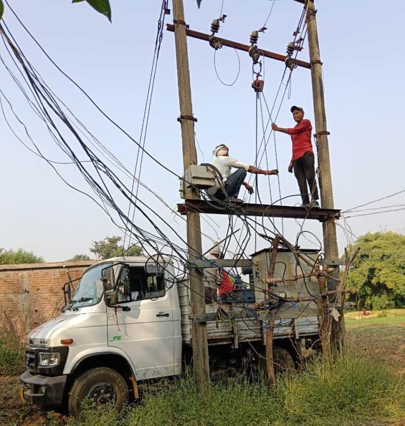 It becomes dark here in the evening, villagers are living with the help of chimney